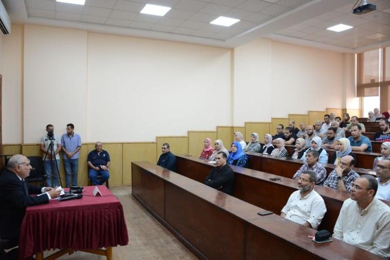 عميد ”الأكاديمية المصرية للهندسة والتكنولوجيا المتقدمة” يترأس اللقاء الدوري بالعاملين