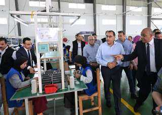 رئيس الوزراء يتفقد مصنع شركة...