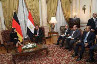 وزير الخارجية يجري محادثات موسعة...