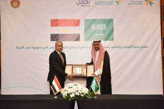 وزير العمل ونظيره السعودي يشهدان...