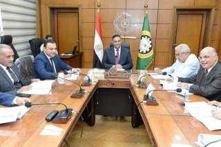 محافظ الدقهلية يعقد اجتماعاً بمجلس...