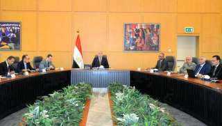 وزير الإسكان يبحث مع أسطورة...