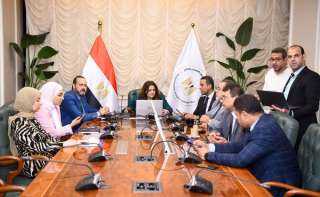 وزيرة الهجرة تعقد اجتماعًا لبحث...