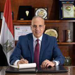 وزير الرى يتابع موقف المشروعات...