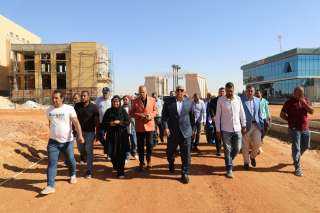محافظ الوادي الجديد يتفقّد الأعمال...
