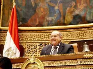 رئيس مجلس الشيوخ يقرر استكمال...