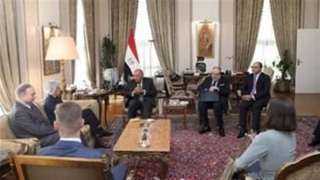 وزير الخارجية يلتقي مبعوثة الاتحاد...
