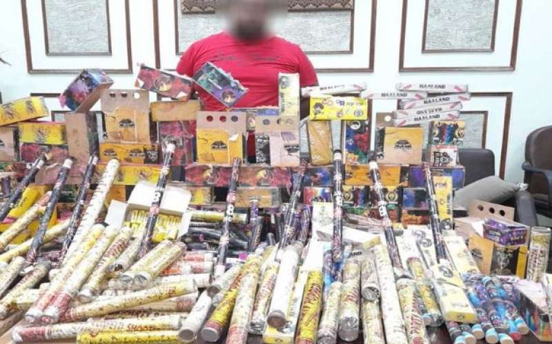 ضبط عاطل بالإسكندرية لقيامه بالإتجار فى الألعاب النارية