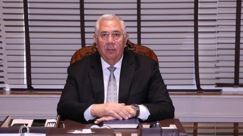 وزير الزراعة يعلن الإفراج عن 205 ألف طن اعلاف”الذرة والصويا