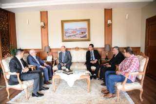 محافظ بورسعيد يستقبل وفدا من...
