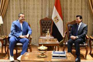 وزير الرياضة يستقبل رئيس الاتحاد...