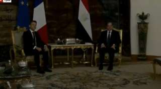 الرئيس السيسى يستقبل نظيره الفرنسي...
