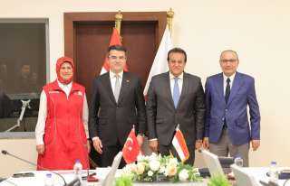 وزير الصحة يستقبل رئيس هيئة...