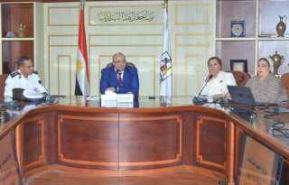 محافظ بني سويف يعقد اجتماعا...