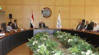 وزير النقل يبحث آخر المستجدات...
