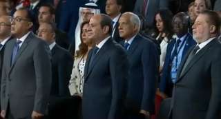 الرئيس السيسي يطالب الحضور بملتقى...