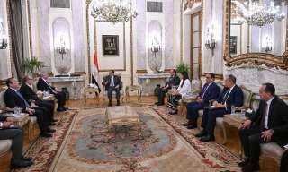 رئيس الوزراء يلتقي وزير التجارة...
