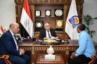 محافظ قنا يستأنف استقبال المواطنين...