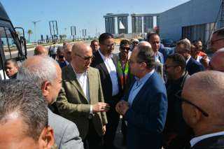 وزير الإسكان يتجول بمدينة العلمين...