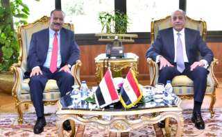 وزير الطيران المدنى يلتقى بوزير...