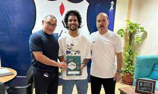 إنبي يجدد تعاقده مع أحمد...