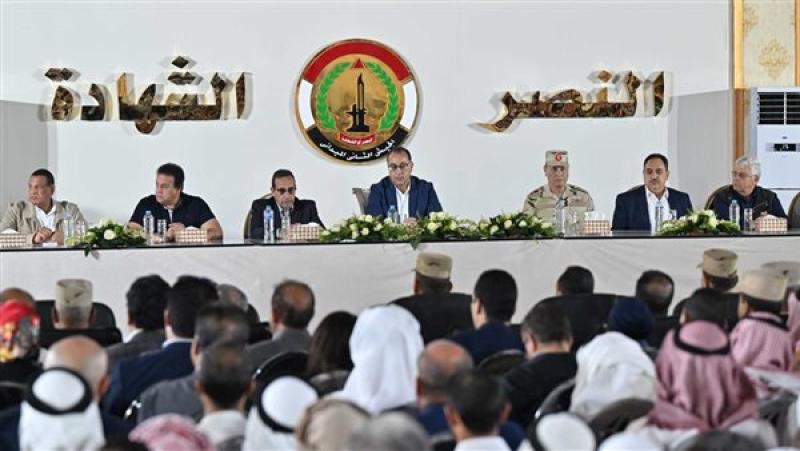 رئيس الوزراء مع أهالي سيناء