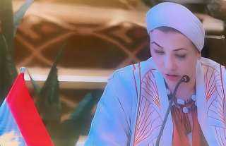 وزيرة البيئة تشارك فى المائدة...