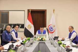 وزير الصحة يعقد اجتماعاً ...