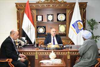 محافظ قنا يواصل إستقبال المواطنين...