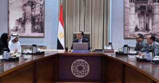 رئيس الوزراء يلتقى سعيد بن...