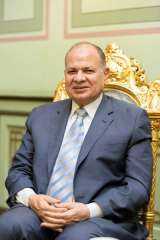 محافظ أسيوط يكشف خطة القوافل...