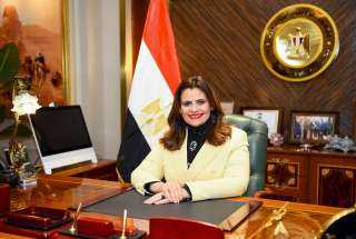 وزيرة الهجرة تستعرض تقريرا عن...