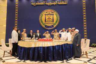 محافظ أسيوط يشارك قائد المنطقة...
