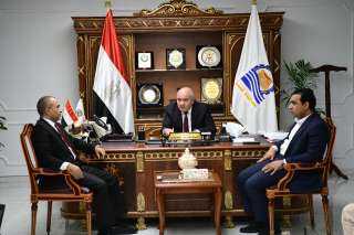 محافظ قنا يبحث إنشاء محطة...