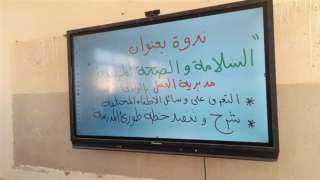وزارة العمل: توعية الطلاب والعاملين...