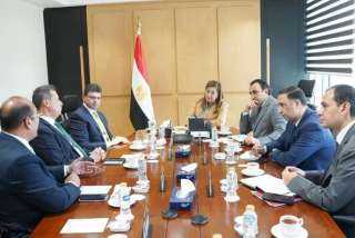 وزيرة التخطيط تلتقي بالفريق التنفيذي...