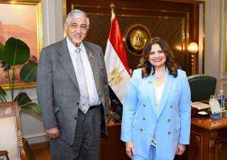 وزيرة الهجرة تستقبل خبيرًا مصريًا...