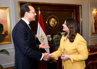 وزيرة الهجرة تستقبل سفير مصر...