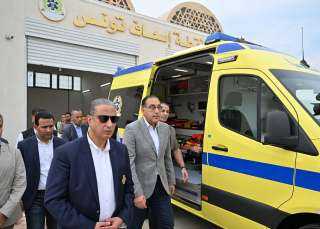 رئيس الوزراء يتفقد عدداً من...