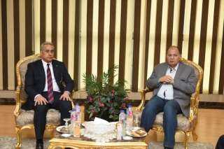 محافظ أسيوط يستقبل وزير العمل...