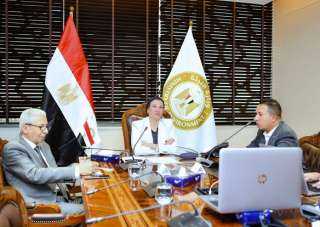 وزيرة البيئة ومحافظ الفيوم يتابعان...