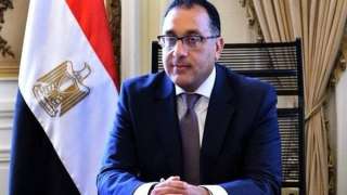 رئيس الوزراء يتابع الموقف التنفيذي...