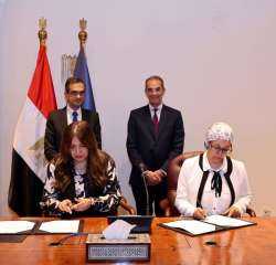 وزير الاتصالات يشهد توقيع تعاون...