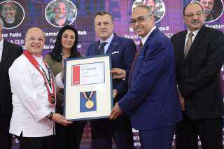 وزير السياحة والآثار يشارك في...