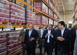 رئيس الوزراء يتفقد مصنع الشركة...