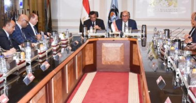 خلال الاجتماع