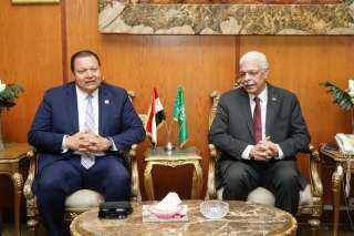 رئيس الرقابة الصحية ورئيس جامعة...