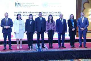 وزير التنمية المحلية يشارك في...