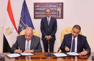 عمرو طلعت يشهد توقيع عقد...