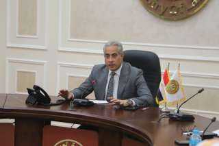 وزير العمل يوجه الإدارات المُختصة...